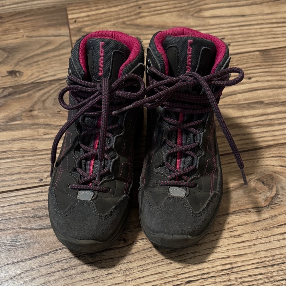 Lowa Kids Boots in Black and Magenta